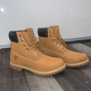 Women’s timberlands, size 8.5.